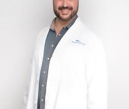 Francisco Gómez León, Specialist in Esthetic and Antiaging Medicine, Hair Transplantation and Sports Medicine.